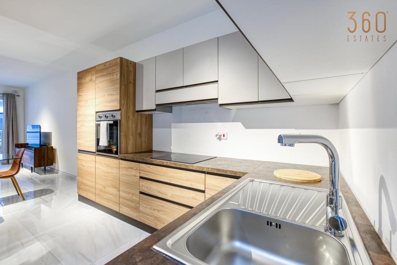 Modern 2Br Apt With Private Terrace & Sofa Bed By 360 Estates Сент-Полс-Бей Екстер'єр фото